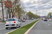 Nova bahata vožnja u kontrasmeru u Beogradu: Drugi vozači mu signalizirali, pravio se da ih ne vidi! (VIDEO)
