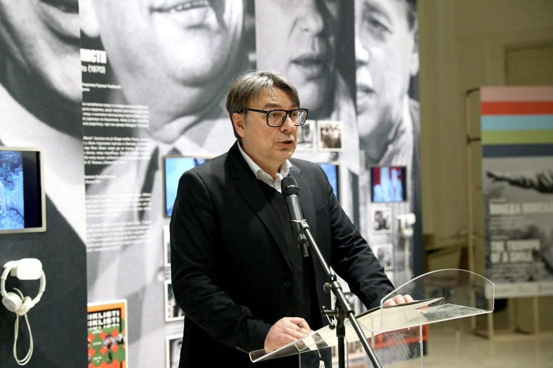 Lične Čkaljine stvari koje nikada do sada nisu viđene i čuveni filmski kostim: 24sedam na izložbi “Pobeda osmeha” (FOTO/VIDEO)