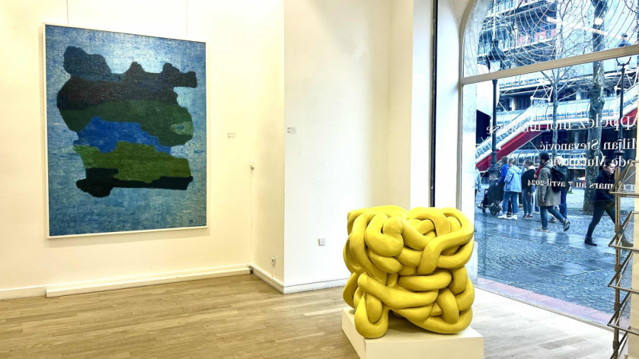 Poezija Žaka Prevera kao inspiracija: U Parizu otvorena izložba srpskih umetnika "Zovite me nežnost" (FOTO/VIDEO)