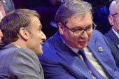 Srdačan susret Vučića i Makrona: Informisao sam ga o razvoju situacije na KiM, kao i o sve većim pritiscima na srpski narod