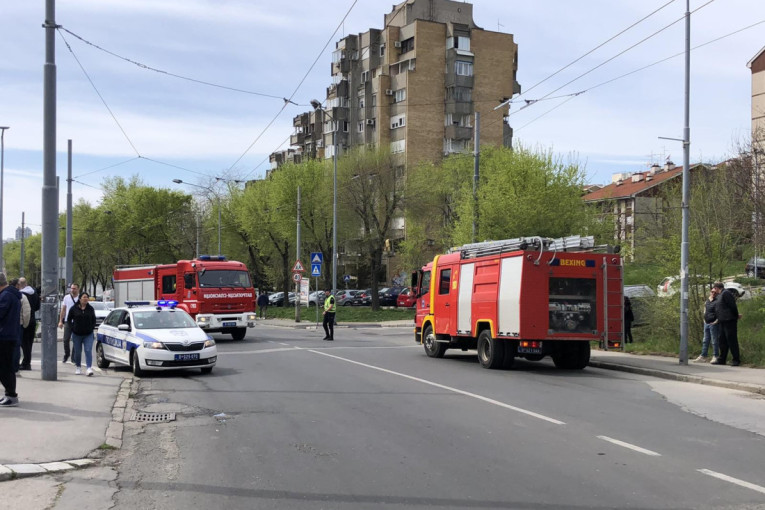 Drame u Novom Sadu: Pregovarači MUP-a ubedili ženu sa detetom da ne skoči sa zgrade