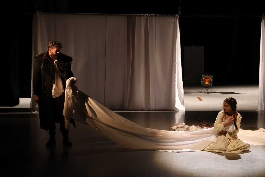 Višeminutne ovacije za „Krunu Jovanovu“: Ljubavna priča koja prkosi svemu (FOTO)