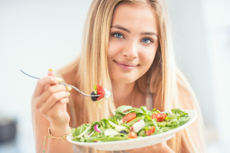 Nutricionisti nisu oduševljeni, a slavni je vole: Džej Lo je uz pomoć ove dijete smršala posle rođenja blizanaca