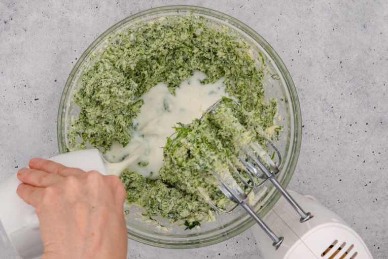 Recept dana: Pita sa spanaćem i sirom je mekana kao duša, a njenom ukusu niko ne može da odoli