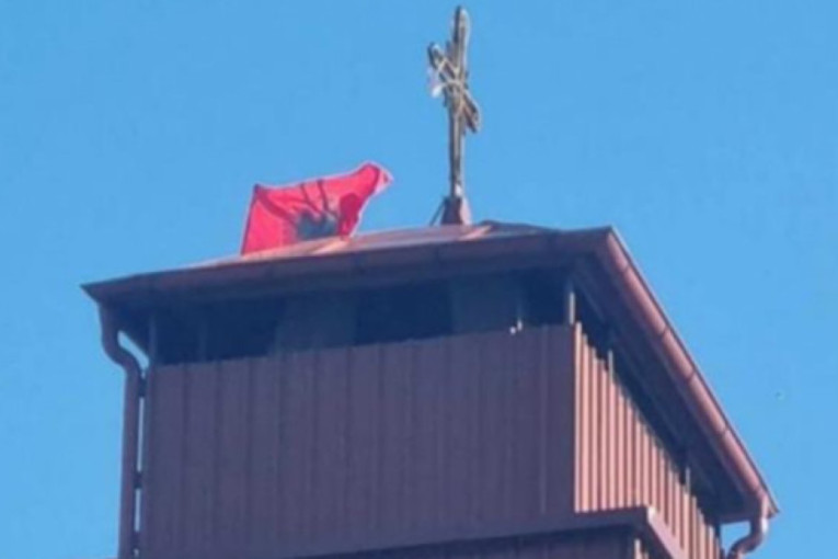 Skandal na Tetovskoj tvrđavi: Postavljena albanska zastava, pa ubrzo skinuta!