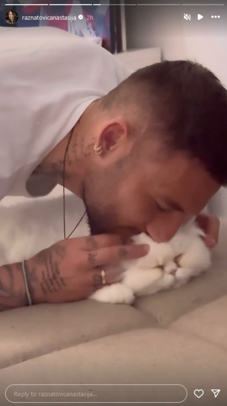 "Kako je ljubomorna!" Anastasija krišom snimala Gudelja, pa napravila hit komentar (VIDEO)