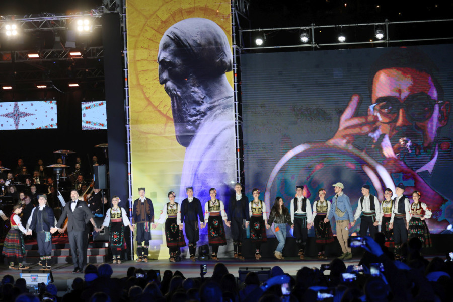 Užice proglašeno Prestonicom kulture: Ivan Bosiljčić vodio ceremoniju otvaranja i zaigrao čuveno kolo (FOTO)
