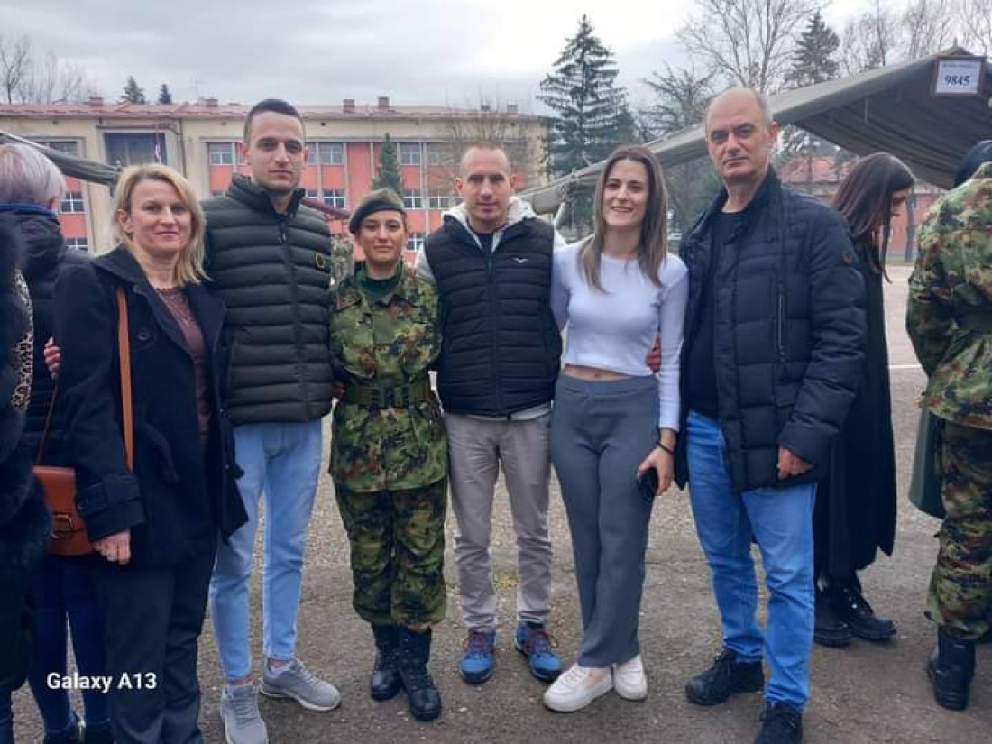 Zaklela se na ljubav domovini, a onda i Dušanu: Tamaru dečko zaprosio kada je položila zakletvu - samo je rekla kratko vojničko "DA"(FOTO)