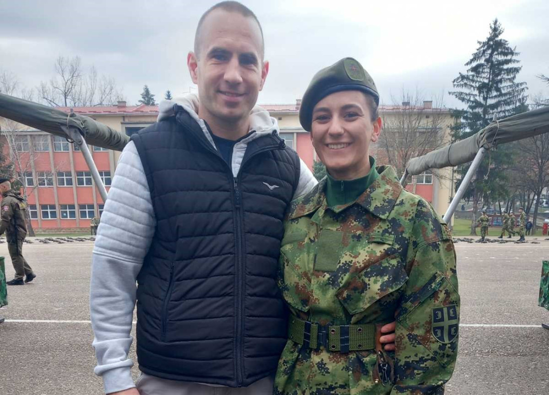 Zaklela se na ljubav domovini, a onda i Dušanu: Tamaru dečko zaprosio kada je položila zakletvu - samo je rekla kratko vojničko "DA"(FOTO)