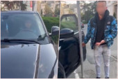 Novosađanka na parkingu uhvatila lopova na delu: Ušao joj u automobil, zbog njene reakcije bruje društvene mreže! (VIDEO)