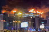 Detalji napada u Moskvi: Na krovu zgrade izbio požar, napadači i dalje u dvorani (VIDEO)
