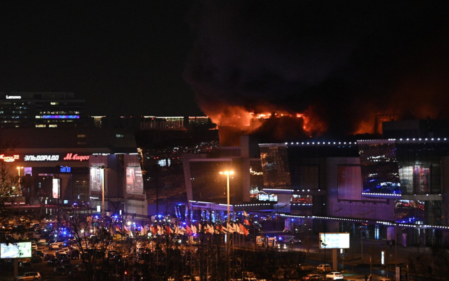 Jezivi snimci se šire društvenim mrežama: Posle napada, zapaljena koncertna hala, ljudi se evakuišu (VIDEO)