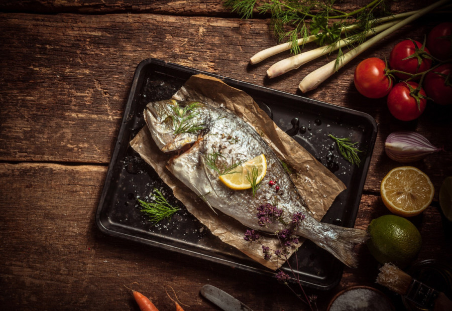 Recept za ribu u foliji Nede Ukraden je opet aktuelan: Pravi se za pola sata, a ukus je božanstven