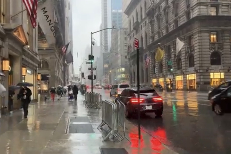 Nevreme blokiralo Njujork: Otkazani letovi, a u gradu poplavljene metro stanice (VIDEO)