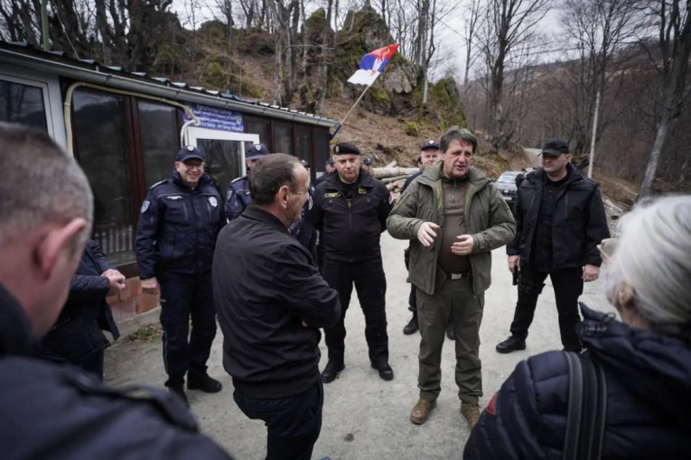 Srbija je danas stabilna i bezbedna: Ministar Gašić obišao pripadnike policije u Kopnenoj zoni bezbednosti