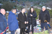 Ministarka Vujović u Prokuplju obišla nesanitarnu deponiju: Ukazala na veliki ekološki problem (FOTO)