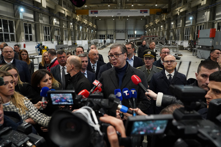 Vučić obišao fabriku "Borbeni složeni sistemi": Moramo da nastavimo da jačamo našu vojsku, jer bez nje nema ni države