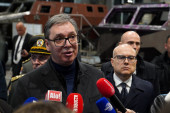 Vučić obišao fabriku "Borbeni složeni sistemi": Moramo da nastavimo da jačamo našu vojsku, jer bez nje nema ni države