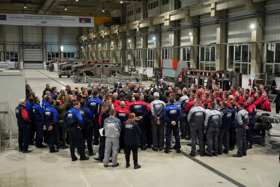 Vučić obišao fabriku "Borbeni složeni sistemi": Moramo da nastavimo da jačamo našu vojsku, jer bez nje nema ni države