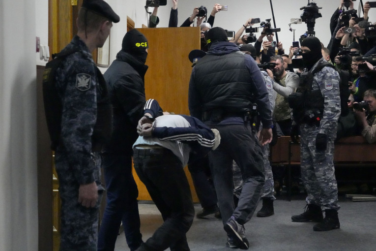 Određen pritvor još jednom osumnjičenom za teroristički napad u Moskvi: Na sudu se branio da ne poznaje ostale optužene!