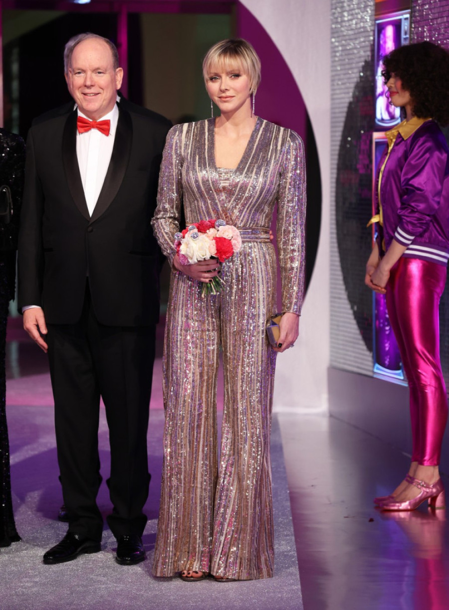 Zvezda "Bala ruža": Najrasipnija princeza u prelepom ružičastom kombinezonu pokazala novu frizuru, ali i osmeh