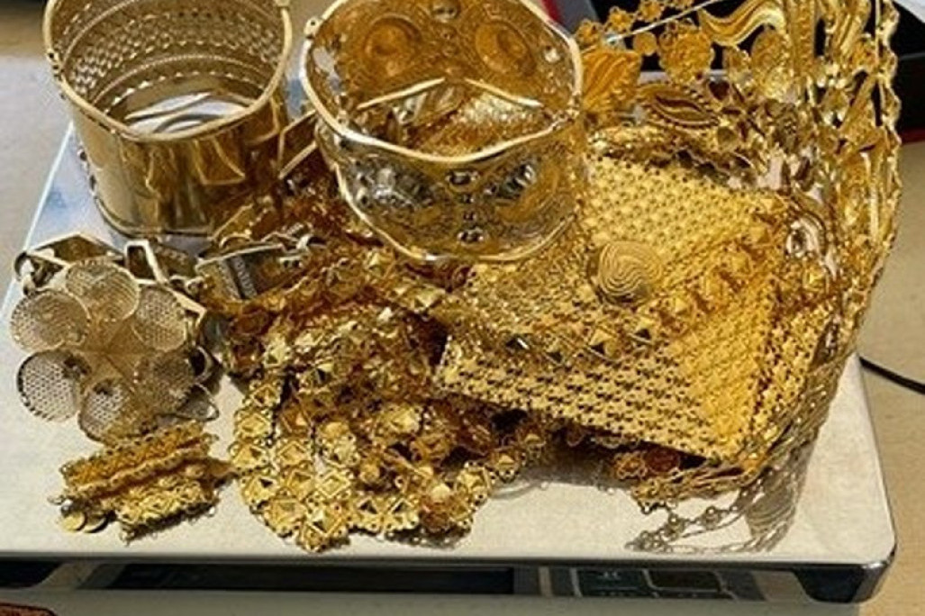 Zlato vredno 70.000 evra: Carinici otkrili blago u autobusima na Kelebiji i Gradini (FOTO)