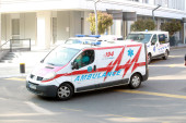 Noć u Beogradu: Pretučen muškarac (72) i sa ubodnom ranom prevezen u Urgentni centar!