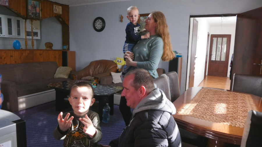 Čudo od čoveka iz Kovačice: Dejan je potpuno slep, ali sa lakoćom radi dva posla i izdržava porodicu (FOTO)