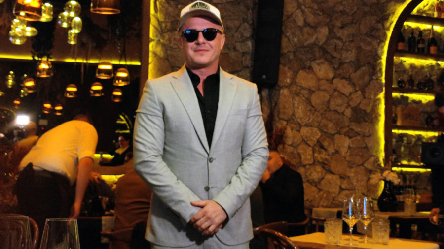 Posle albuma, još jedna nova pesma Tropiko benda: Sale malo peva, malo komponuje!