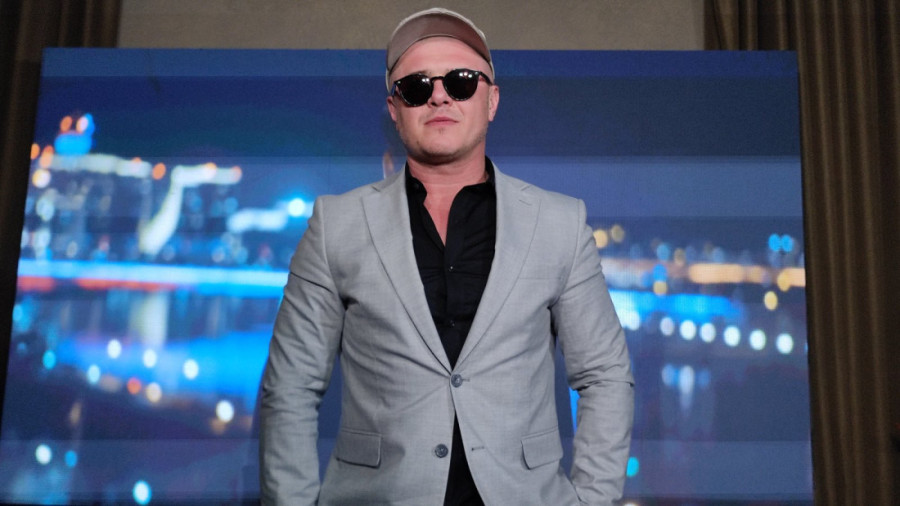 Posle albuma, još jedna nova pesma Tropiko benda: Sale malo peva, malo komponuje!