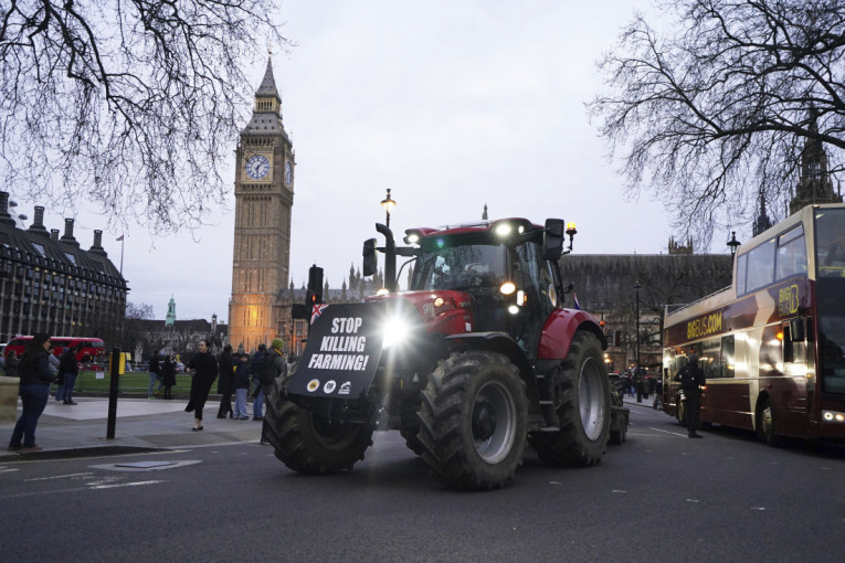Ključa nezadovoljstvo u Britaniji: Poljoprivrednici izašli na ulice - tvrde da njihova vlada ne pomaže dovoljno proizvodnju hrane!