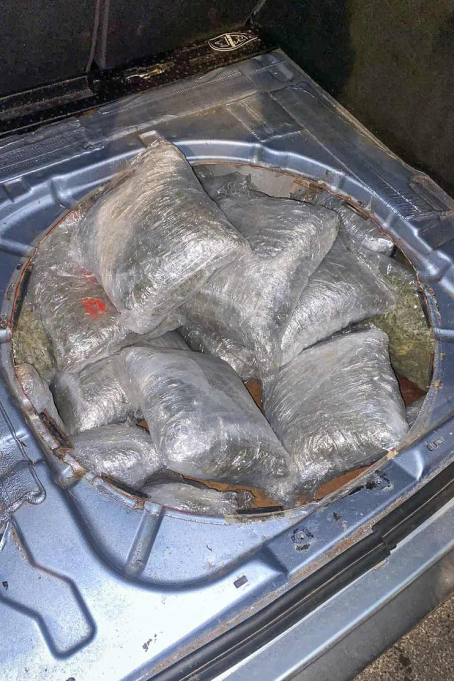 Dve klopke za dilere: Zaplenjeno više od 50 kilograma droge, ali i keš (FOTO)