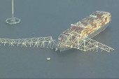 Tek kad je svanulo videlo se koliko je dramatično: Pogled iz vazduha na urušeni most u Baltimoru (FOTO)