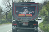 Ume i kamion da nasmeje: Takav je posao, ni ja ga ne volim! (FOTO)