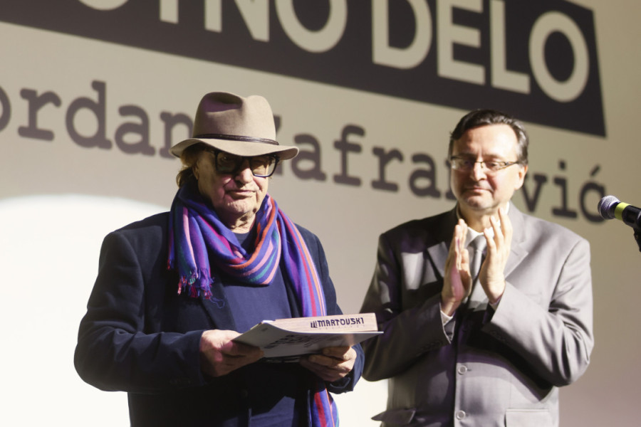 Lordanu Zafranoviću uručena nagrada za životno delo na otvaranju Martovskog festivala: Posvetio ju je posebnim ljudima (FOTO)