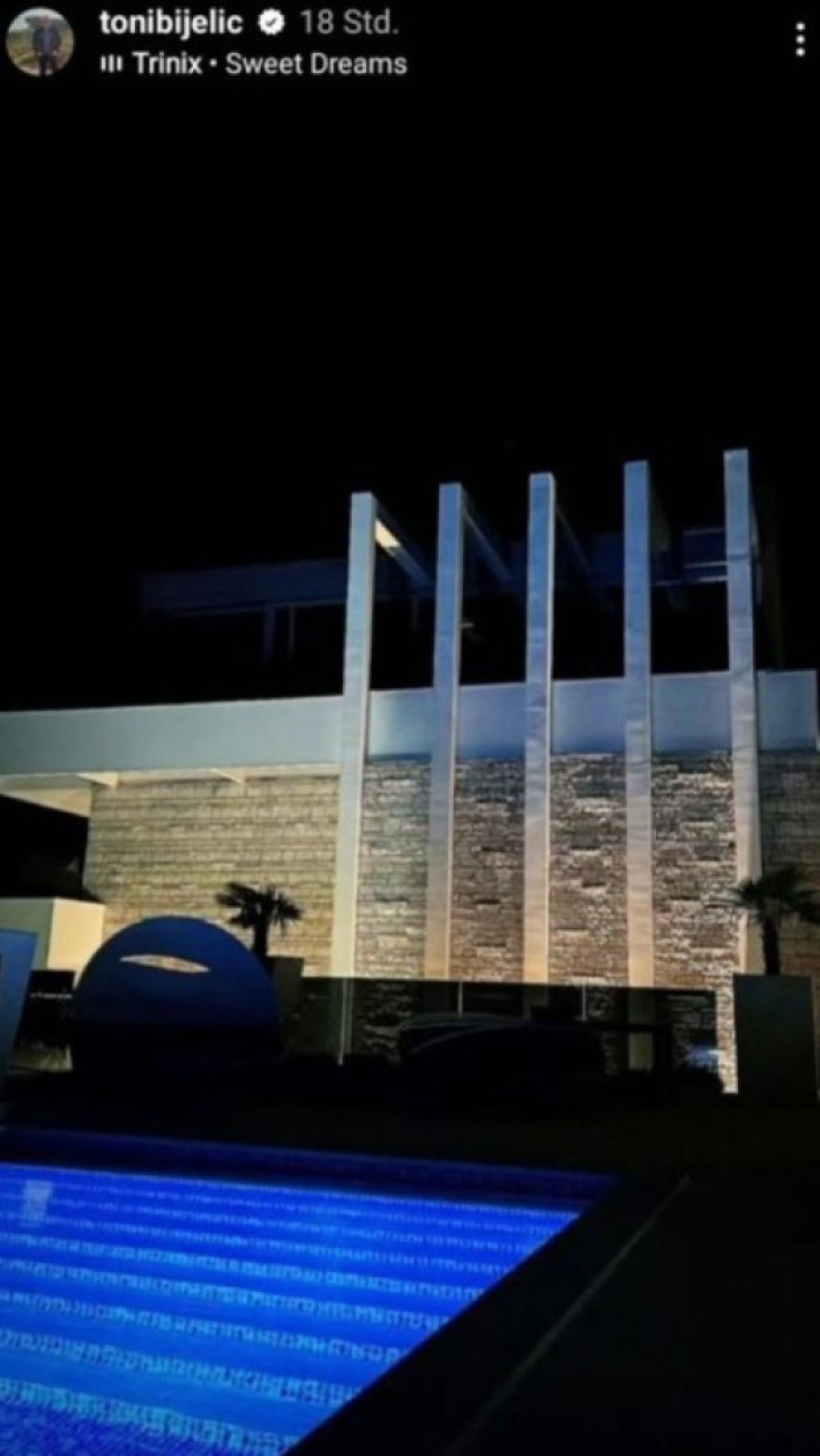 Toni Bijelić otputovao u svoj rodni kraj: Društvo mu pravi ova prelepa crnka (FOTO)