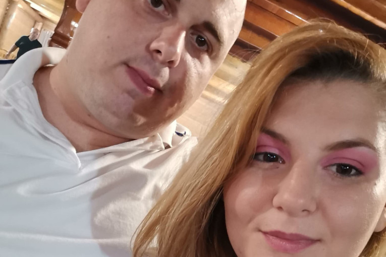 Pet policajaca sa lampama trče ka mestu gde je nestala Danka! Policija sumnja na jedan trag