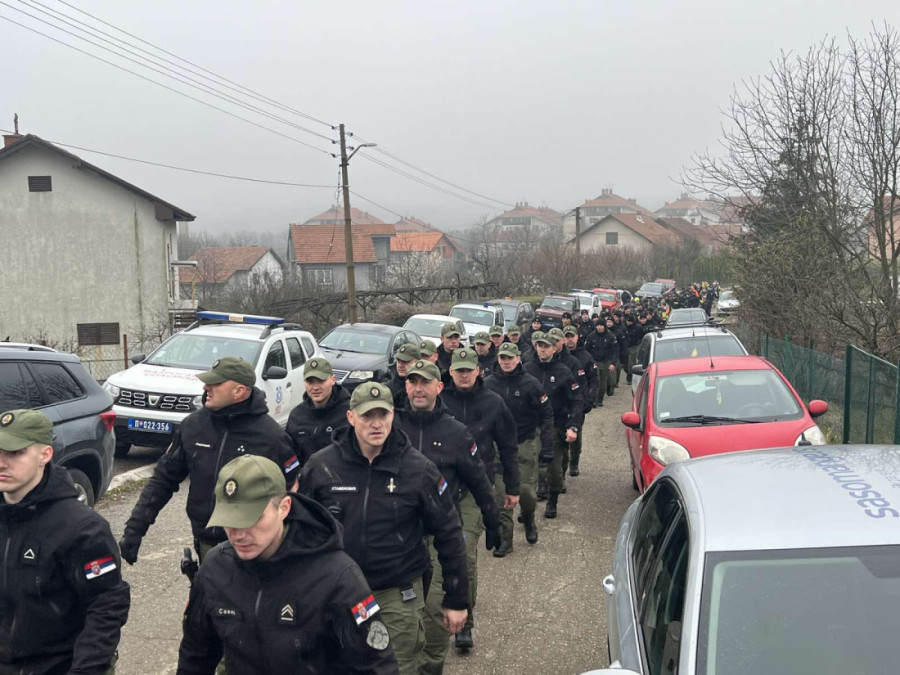 Spasilac posle više od 20 sati potrage za devojčicom: Situacija napeta, težak teren za pretraživanje