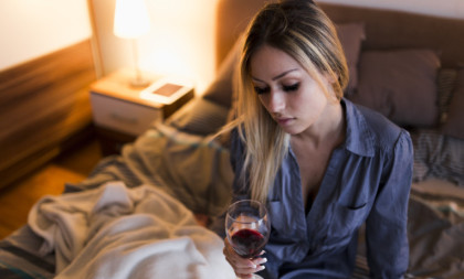 Čaša vina pre spavanja može doprineti gubitku težine: Naučnici pružaju objašnjenje i razloge za to