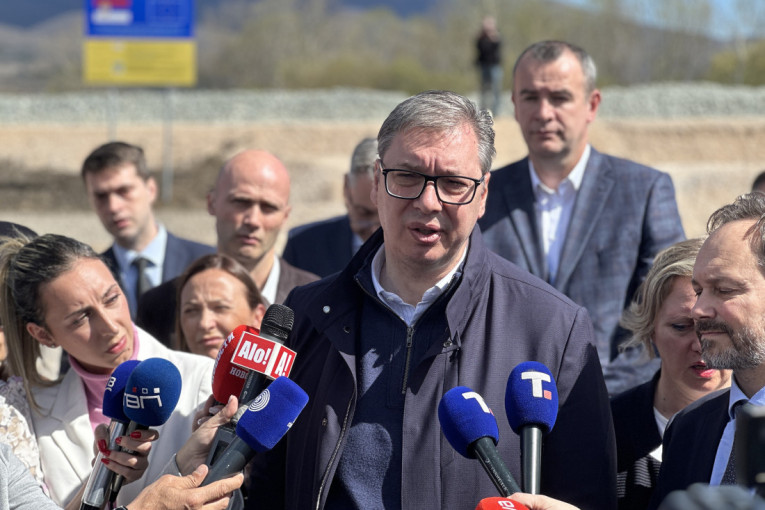 Vučić u Pirotu: Dugujem ogromnu zahvalnost EU, jer bez nje ne bismo mogli da izgradimo prugu Niš - Dimitrovgrad (FOTO)