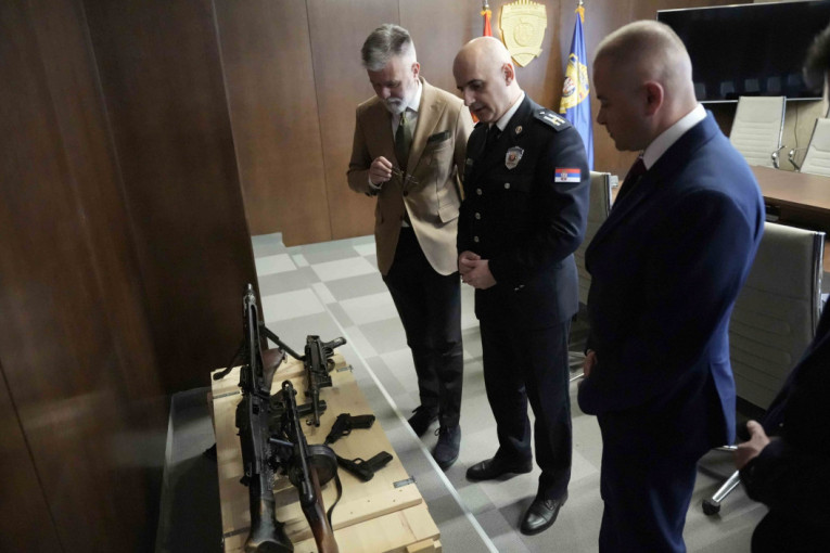 Muzej žrtava genocida dobio donaciju oružja iz Drugog svetskog rata: Jedan pištolj nosili oficiri Kraljevine Jugoslavije (FOTO/VIDEO)