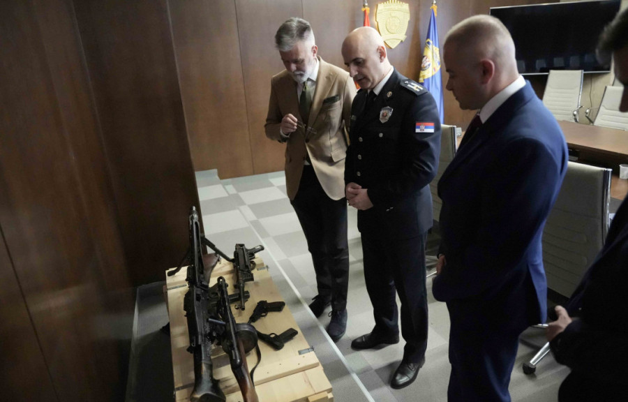 Muzej žrtava genocida dobio donaciju oružja iz Drugog svetskog rata: Jedan pištolj nosili oficiri Kraljevine Jugoslavije (FOTO/VIDEO)