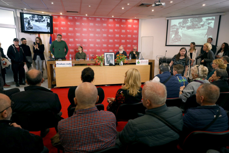 Održana komemoracija Tomislavu Peterneku! Ćerka pročitala emotivno pismo: Faliće mi tvoji poljupci i jutarnje kafe (FOTO/VIDEO)