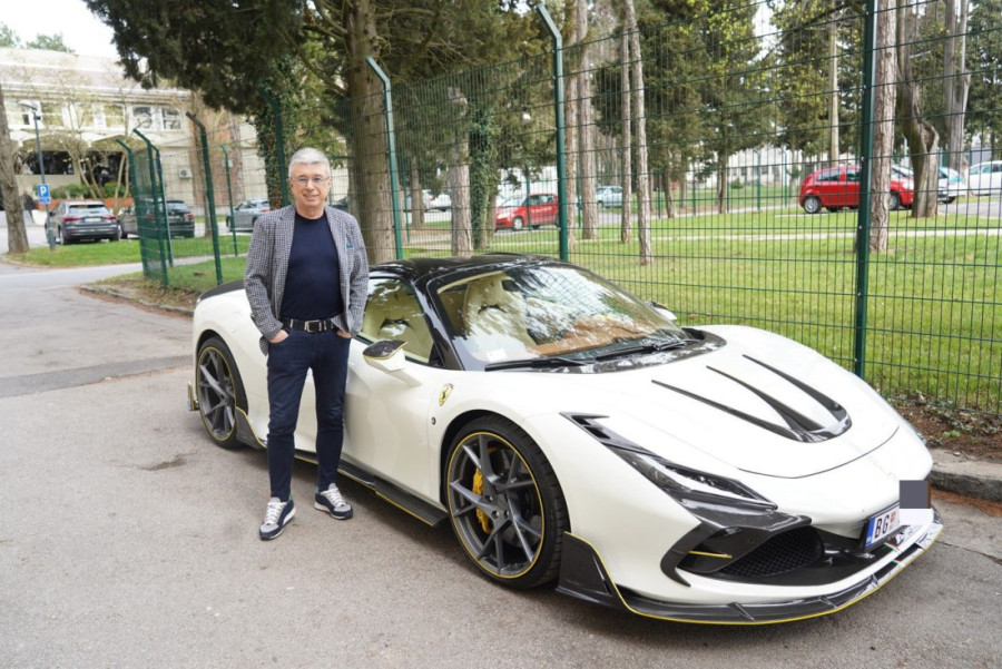 Boba kuvao, a Brena pričala masne viceve! Ovako su kod Bojanića letovale kolege: Saša je bio glavni, a imali smo i vozni park