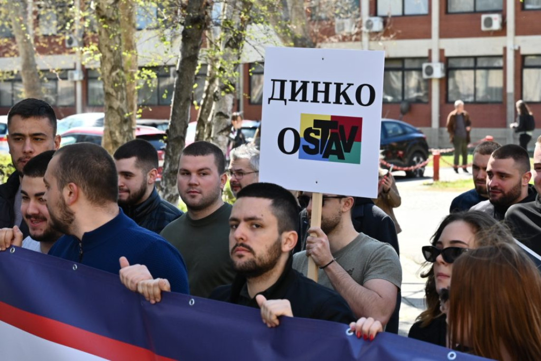 "Glas studenata mora da se čuje"! Počela blokada - evo šta je student prorektor poručio okupljenima ispred Filozofskog fakulteta (FOTO)