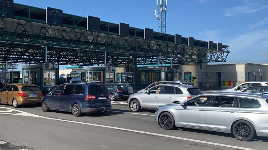 Stanje na putevima: Evo koliko se čeka na Horgošu - predstojeći vikend i praznik stvaraju gužve na graničnim prelazima (FOTO/VIDEO)