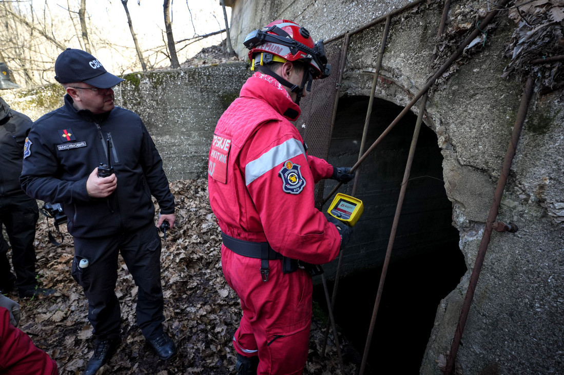 Objavljene fotografije tunela gde policija traži nestalu Danku Ilić (2): Pripadnici MUP-a ispod Banjskog Polja tragaju za devojčicom