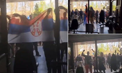 Ništa im nije sveto! Zabeležen još jedan sraman incident! Dinkovi jurišnici u napadu na srpsku trobojku (VIDEO)