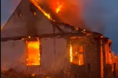 Požar kod Inđije: Vatra progutala celu kuću (VIDEO)