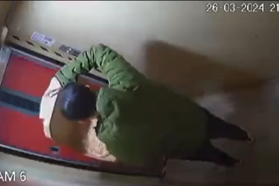 Dostavljač u Nišu otvorio kutiju sa picom i pljunuo nekoliko puta! "Užas je blaga reč!" (VIDEO)